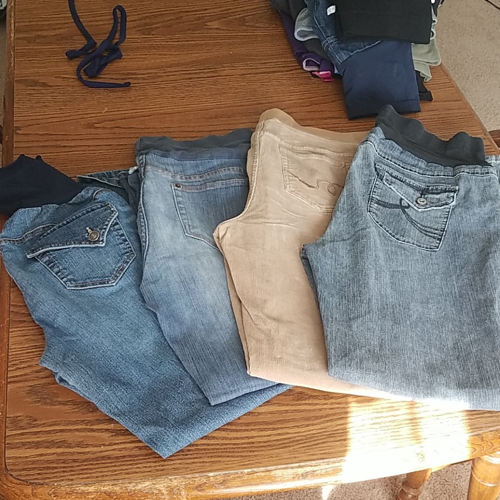Bundle of 4 maternity pants